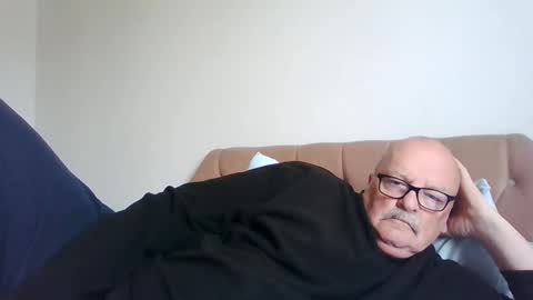 Snapshot of old_fkrr_ chatting on September 12, 9:11 am old_fkrr_ online show from September 12, 9:11 am