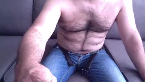 Snapshot of oldjeremy chatting on March 4, 11:29 am oldjeremy online show from March 4, 11:29 am