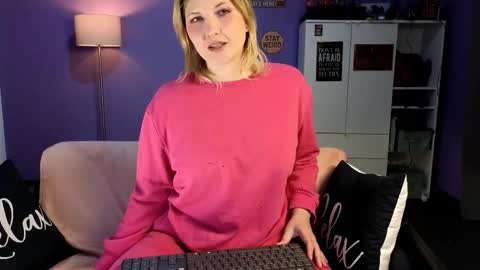 OliSunny Olivia online show from March 20, 8:58 pm