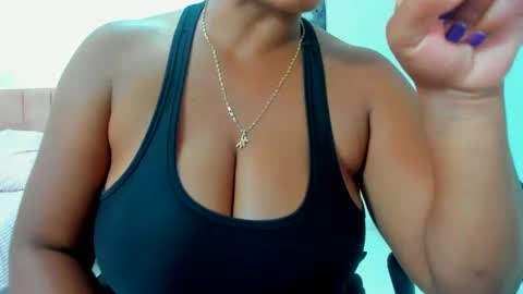 olivahot30 online show from March 4, 3:15 pm