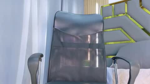 Oliver online show from April 25, 6:38 pm