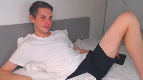 Oliver online show from November 15, 5:03 pm