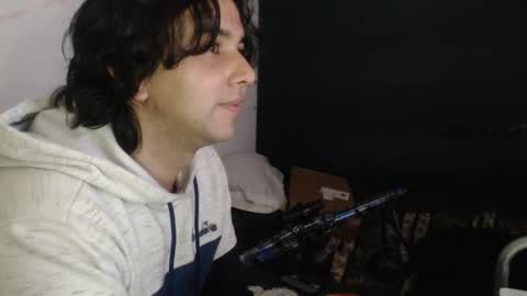 Snapshot of oliver_laid_2023 chatting on December 15, 12:18 am oliver_laid_2023 online show from December 15, 12:18 am