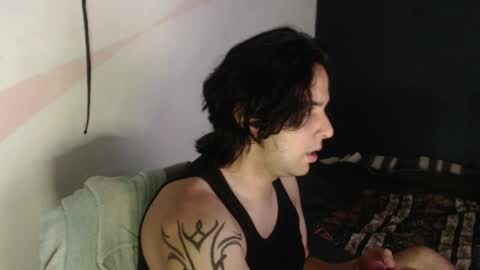 Snapshot of oliver_laid_2023 chatting on December 17, 3:39 am oliver_laid_2023 online show from December 17, 3:39 am