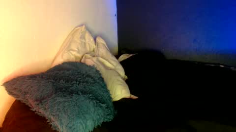 Snapshot of oliver_laid_2023 chatting on January 18, 2:02 pm oliver_laid_2023 online show from January 18, 2:02 pm