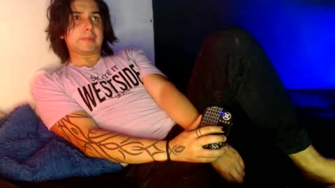 Snapshot of oliver_laid_2023 chatting on January 18, 6:03 am oliver_laid_2023 online show from January 18, 6:03 am