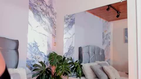 oliver mr  online show from February 3, 7:51 pm