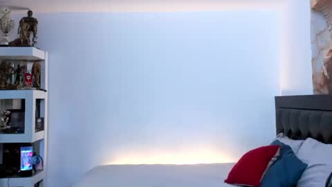 oliver_tommy online show from September 18, 1:48 pm