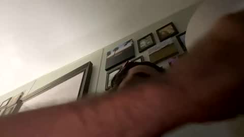 oliverclothesoff1211 online show from May 15, 5:27 am