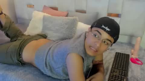 Snapshot of olivermontiel chatting on September 18, 8:35 pm Oliver online show from September 18, 8:35 pm