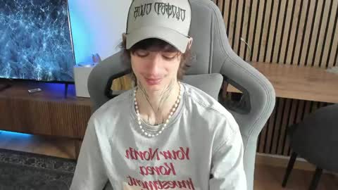 oliverrgroove online show from April 13, 8:51 am