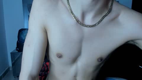 Snapshot of oliverthompson_01 chatting on September 19, 6:39 am oliverthompson_01 online show from September 19, 6:39 am