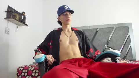 Snapshot of oliverthompson_01 chatting on March 6, 12:10 am oliverthompson_01 online show from March 6, 12:10 am