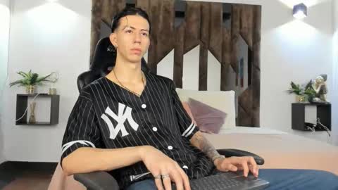 Snapshot of oliverthompson_01 chatting on September 11, 11:55 am oliverthompson_01 online show from September 11, 11:55 am
