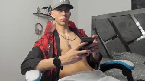 Snapshot of oliverthompson_01 chatting on December 4, 5:10 am oliverthompson_01 online show from December 4, 5:10 am