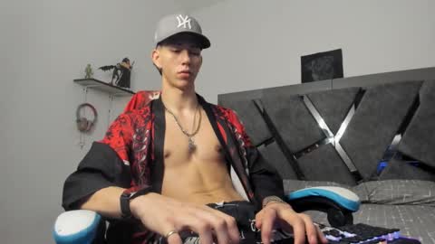 Snapshot of oliverthompson_01 chatting on December 5, 2:37 am oliverthompson_01 online show from December 5, 2:37 am
