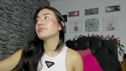Snapshot of olivia22love chatting on March 5, 11:28 am ..................................... 500 am- 1200 pm GMT-5 online show from March 5, 11:28 am