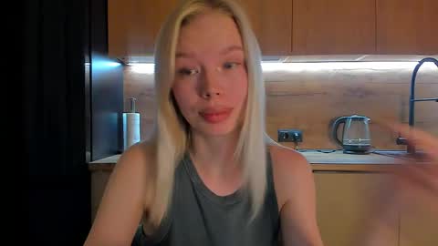 Olivia 3 online show from May 7, 9:21 pm