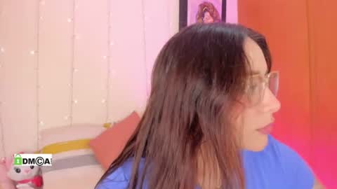 olivia_s19 online show from June 23, 1:35 am