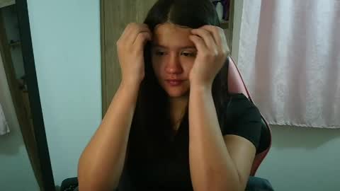 Olivia online show from April 8, 12:30 pm