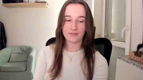 Oliwiaa2004 online show from November 11, 7:05 pm