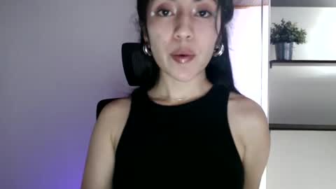 oliviaaa__ online show from November 1, 5:01 pm