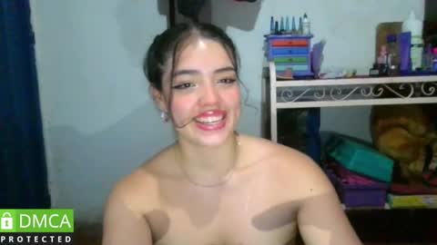 Snapshot of oliviabluee10 chatting on December 10, 3:41 am oliviabluee10 online show from December 10, 3:41 am