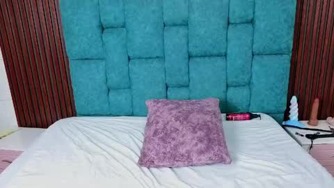 oliviabonnie online show from April 15, 7:49 pm