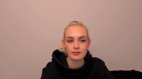 oliviaBeauty online show from February 11, 8:01 pm