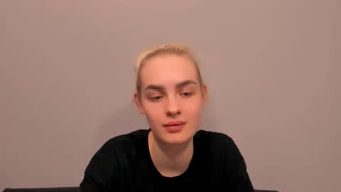 oliviaBeauty online show from February 22, 8:00 pm