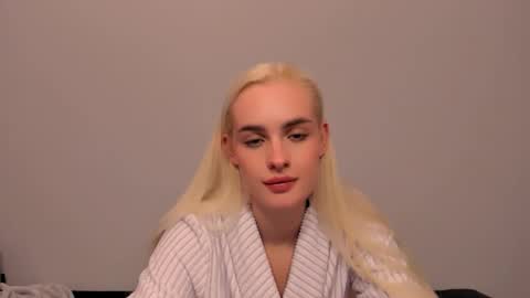 oliviaBeauty online show from March 16, 8:24 pm