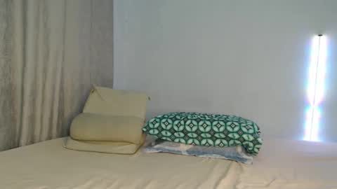 oliviajohnson20 online show from April 18, 2:24 am