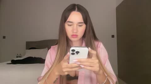 Snapshot of olivialopezz chatting on September 19, 6:00 pm Olivia Lopez online show from September 19, 6:00 pm
