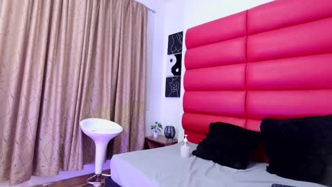 OliviaMonroe online show from November 12, 7:16 pm