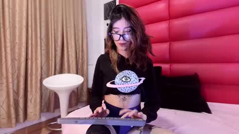 OliviaMonroe online show from November 1, 7:57 pm