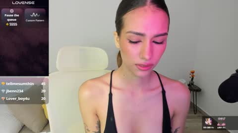Snapshot of oliviaoliviaprince chatting on December 9, 12:12 am Olivia online show from December 9, 12:12 am