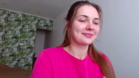 Snapshot of oliviashiny chatting on February 13, 5:37 am Olivia online show from February 13, 5:37 am