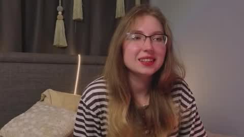 Snapshot of oliviavele chatting on September 11, 7:26 pm Kylie online show from September 11, 7:26 pm