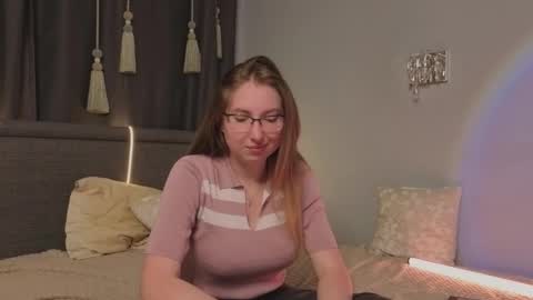 Snapshot of oliviavele chatting on September 14, 7:37 pm Kylie online show from September 14, 7:37 pm