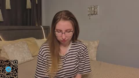Snapshot of oliviavele chatting on September 16, 7:50 pm Kylie online show from September 16, 7:50 pm