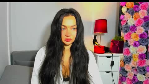 OliviaWomen online show from January 15, 8:12 am