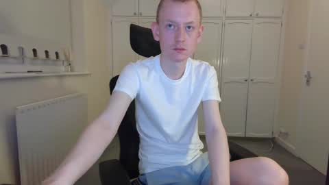 Snapshot of ollysparks chatting on February 1, 6:19 pm Olly online show from February 1, 6:19 pm