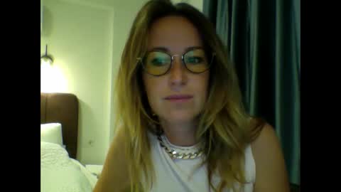 olyra11 online show from January 6, 9:08 pm