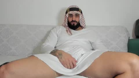 Snapshot of omar_xoxo chatting on March 10, 10:39 am Omar online show from March 10, 10:39 am