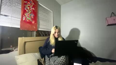 omathena11_11 online show from February 12, 5:58 am