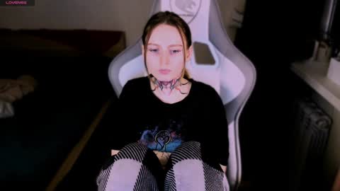 on_yxxx online show from December 4, 4:43 pm