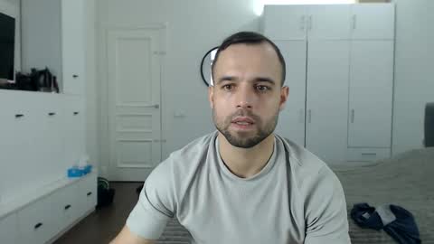 onebestlover online show from April 2, 1:51 pm