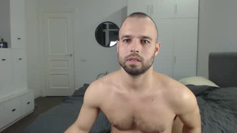 onebestlover online show from February 15, 4:12 pm
