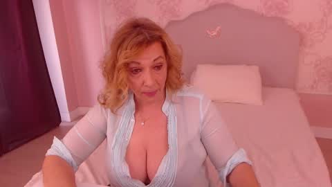 Snapshot of oneblondenicole chatting on March 12, 5:24 am Nicole online show from March 12, 5:24 am