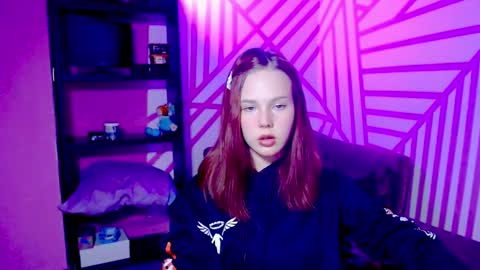 onessandra online show from September 24, 5:03 am